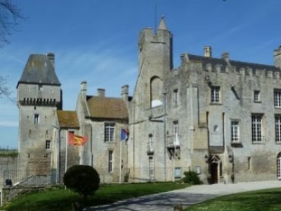 Les châteaux-forts du Calvados en 10 balades